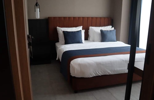 Serifali Mahallesi Bed & Breakfast | Modern, spacious suites. Close to the airport and central areas.