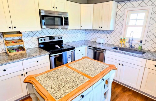 Benson House | Stylish 3BR Home in Omaha, Comfort Awaits You!