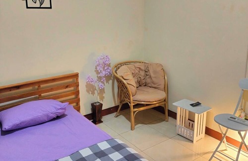 Madiun House | Kaswari Home-entire cozy home, close to Aston, PSC, Sleko & famous attractions.