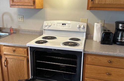 Wabash Apartment | Charming 2-bedroom apartment with AC, fitness room/office in peaceful Wabash