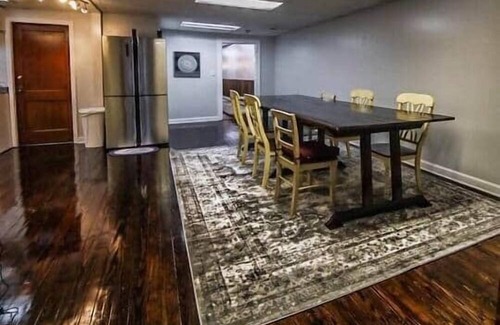 Fourmile House | Pineville's Only Elite Inn: Luxe Stays For Discerning Guests