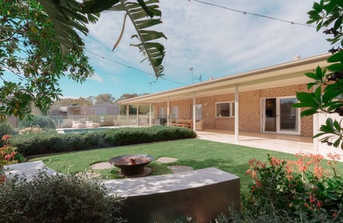 McLaren Flat House | Olea House~McLaren Vale group retreat~Pool~Firepit