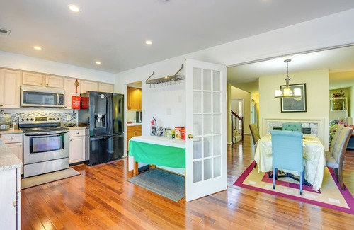 Herndon House | Close to Hospital & Dulles: Herndon Townhome