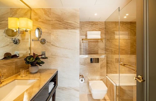 Portsoken Hotel | Botolph Corner Suite at Hotel Saint—Near Tower Bridge and the British Museum
