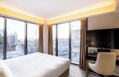 Portsoken Hotel | Botolph Corner Suite at Hotel Saint—Near Tower Bridge and the British Museum