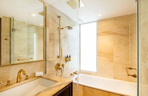 Portsoken Hotel | Botolph Corner Suite at Hotel Saint—Near Tower Bridge and the British Museum