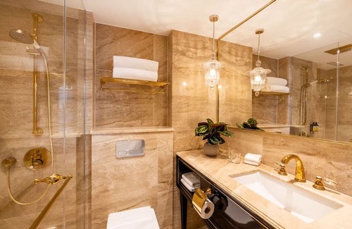 Portsoken Hotel | Spitel Fyeld Corner Suite at Hotel Saints—Close to Top Sights and Cultural Gems