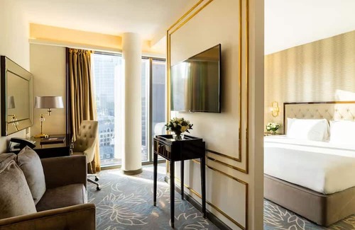 Portsoken Hotel | Junior Suite in East London – Walk-In Shower, City Views