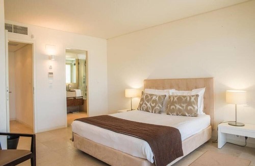 Carvalhal Hotel | FOUR 2BR Apartments @ Beach Retreat w/ Spa, Heated Pools, Close to Sado Emotion