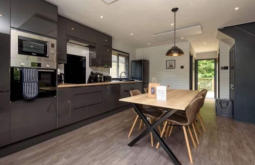 Looe Cabin | Cardinham Lodge (3 bedroom - max 6 occ) - VP8