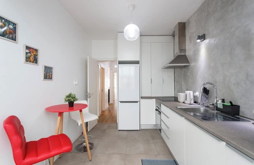 Cacilhas Apartment | Central & Spacious 2BR in Almada Easy access to Lisbon