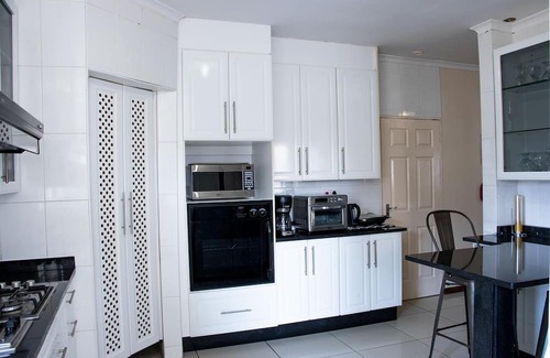 Gaborone House | Spacious 5-bedroom house in charming and peaceful Gaborone North with a garden