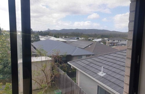 Yarrabilba House | 1 Bedroom + own shower & toilet - Yarrabilba 4207 QLD
