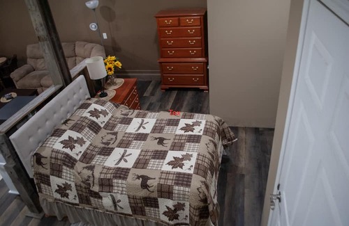 Fairview Park Apartment | Peaceful and charming apartment in Clinton, Indiana