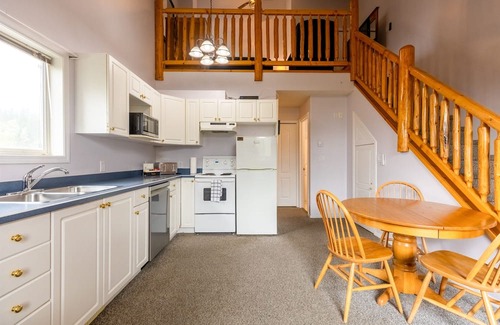 East Kootenay Condo | 5 Mins from the Resort | Sleeps 3 | Dog Friendly