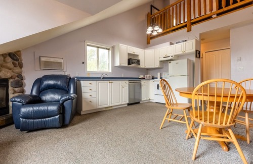 East Kootenay Condo | 5 Mins from the Resort | Sleeps 3 | Dog Friendly