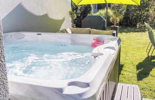 Kempten Apartment | Vacation apartment for 6 people in the Allgäu, garden, jacuzzi, pets welcome
