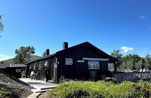 Holtalen Cabin | Charming 3 bedroom cabin in Øyungen, Hessdalen, Trøndelag
