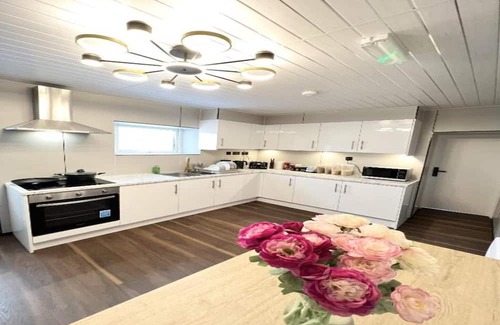 Pembroke Dock Apartment | Standard Double Studio