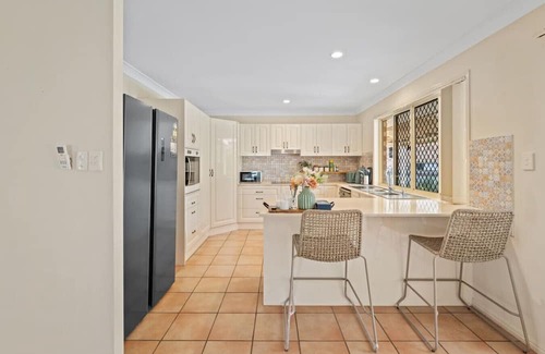 Capalaba Apartment | Spacious 4BR Family Home in Capalaba | Local Charm