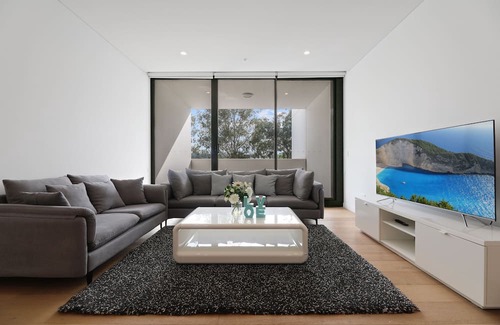 Gordon Apartment | Bright & Stylish 2-Bedroom Escape in Gordon