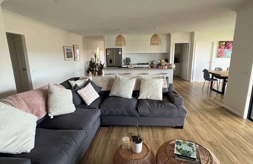 Kelso House | Marsden Estate Home. 10 minutes from Mount Panorama