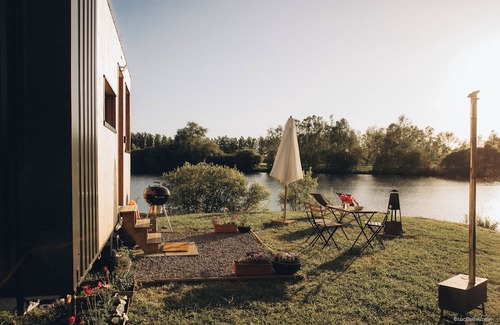 Villeneuve-la-Guyard Cabin | L'Etang des P'tits Plaisirs - Nature refuge
