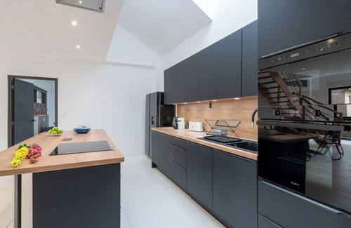 Laval House | La Terrasse - Wifi - Parking - Clim