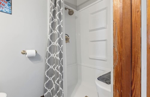 Diamond City Cabin | 1bed/1bath cabin with beautiful views of Bull Shoals Lake.