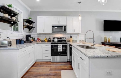 Kinston House | Blu Ivy: Skylight walk-in shower, Private en-suite in each bedroom/covered patio