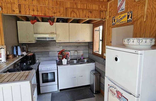 Ebreuil Ski Chalet | Le Chalet Fiolant: cosy wooden chalet for 6/8 people on the banks of the Sioule river