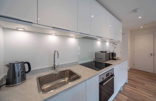 Gravesend Apartment | Spacious & Modern 1 Bedroom Apartment in Gravesend