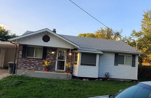 Price House | Nana's Place is a beautiful country family, pet-friendly home.