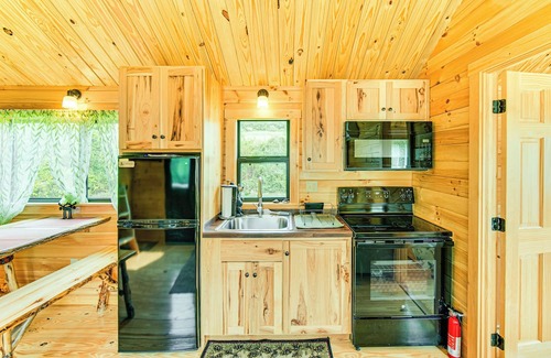 Selinsgrove Cabin | 5 Mi to Susquehanna Boating! Secluded Log Cabin