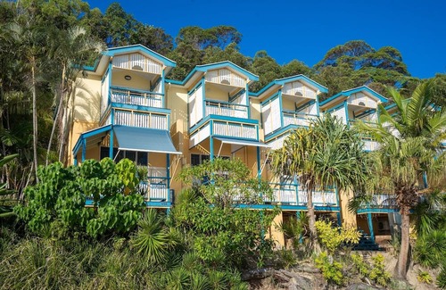 Brisbane Waterfront Villa | Stunning 3 bedroom absolute beachfront villa