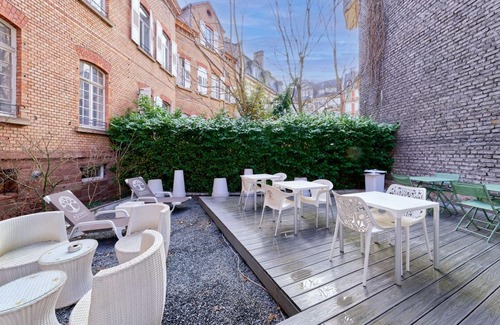 Contades Hotel | Best Value, Quality Stay! Near Museum Œuvre Notre-Dame! Pets are Allowed!