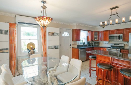 Roslyn House | Modern vibe w/historic Roslyn home on Long Island