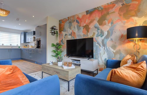 Bourne House | Stylish 3BR Stay in Bourne with Parking