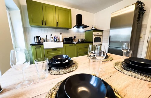 Deggendorf Apartment | Beautiful flat with parking and kitchen for 4
