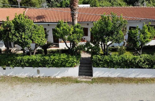 Tropea House | Holiday Home 'Litto 1' with Private Terrace, Wi-Fi and Air Conditioning