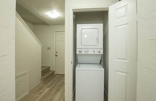 Western House | Cozy 2-bedroom townhome in charming Eugene with pool area.