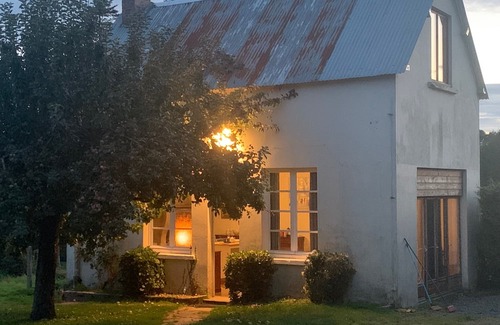 Sourdeval Cottage | Peaceful, charming gîte in Normandy - pets welcome.