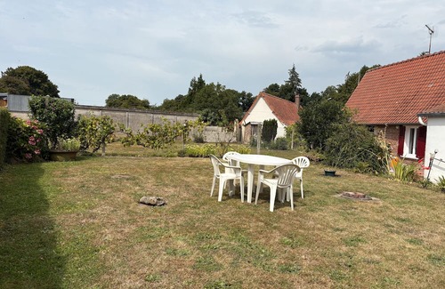 Forest-l'Abbaye House | Country House 'La Rose De Forest-l'Abbaye' with Private Garden and Wi-Fi