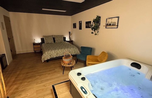 Teloche Bed & Breakfast | Château de Posset: Loft Anne-Marie, close to the 24 Hours of Le Mans racetrack