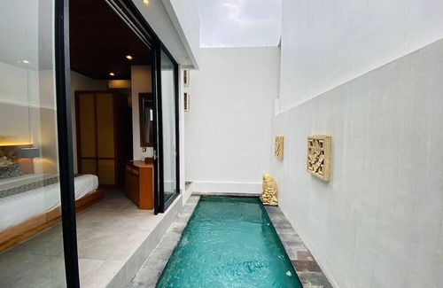 Lodtunduh Apartment | OriVista Luxe Private Pool Villa Ubud Balcony View
