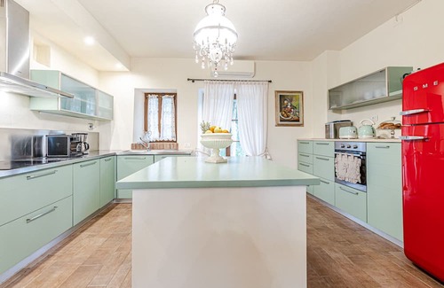 Montecatini Val di Cecina Villa | Villa in Montecatini with 5 bedrooms sleeps 10