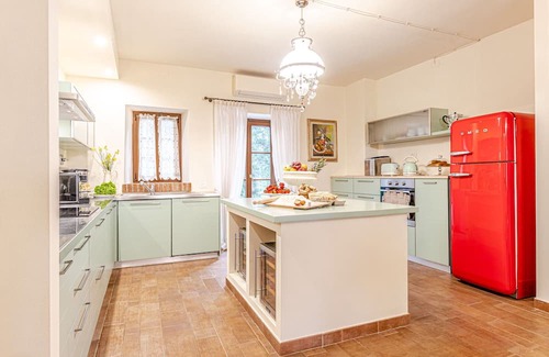 Montecatini Val di Cecina Villa | Villa in Montecatini with 5 bedrooms sleeps 10