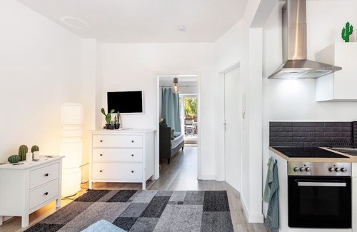 Huxtertor/Muhlentor/Gartnergasse Apartment | Apartment 'Bella Verde' with Balcony and Wi-Fi