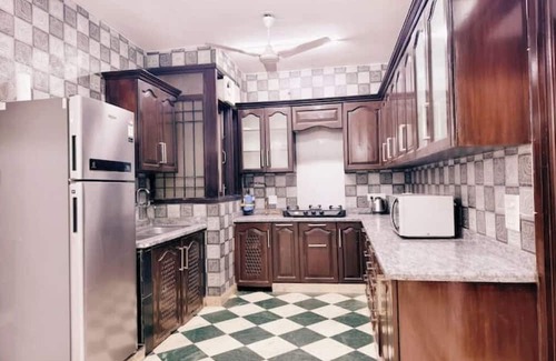 New Delhi Apartment | 2BHK- GK 2 near M Block Market! by HostMyStay