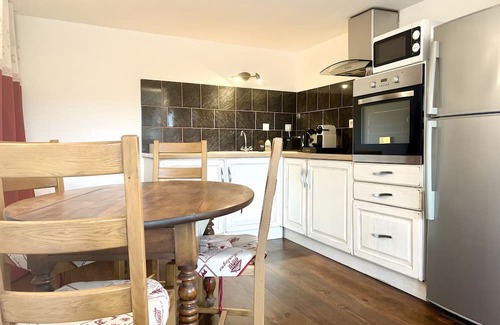 Saint-Pierre-d'Albigny Apartment | Le chat de lamartine - air conditioning, parking, wifi - clg savoie